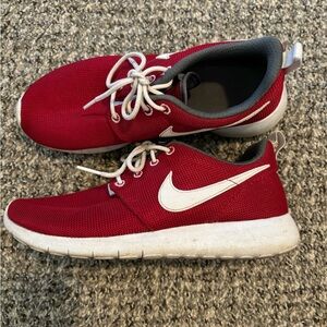 Nike Roshe Sneaker, 5.5Y or 7 womens